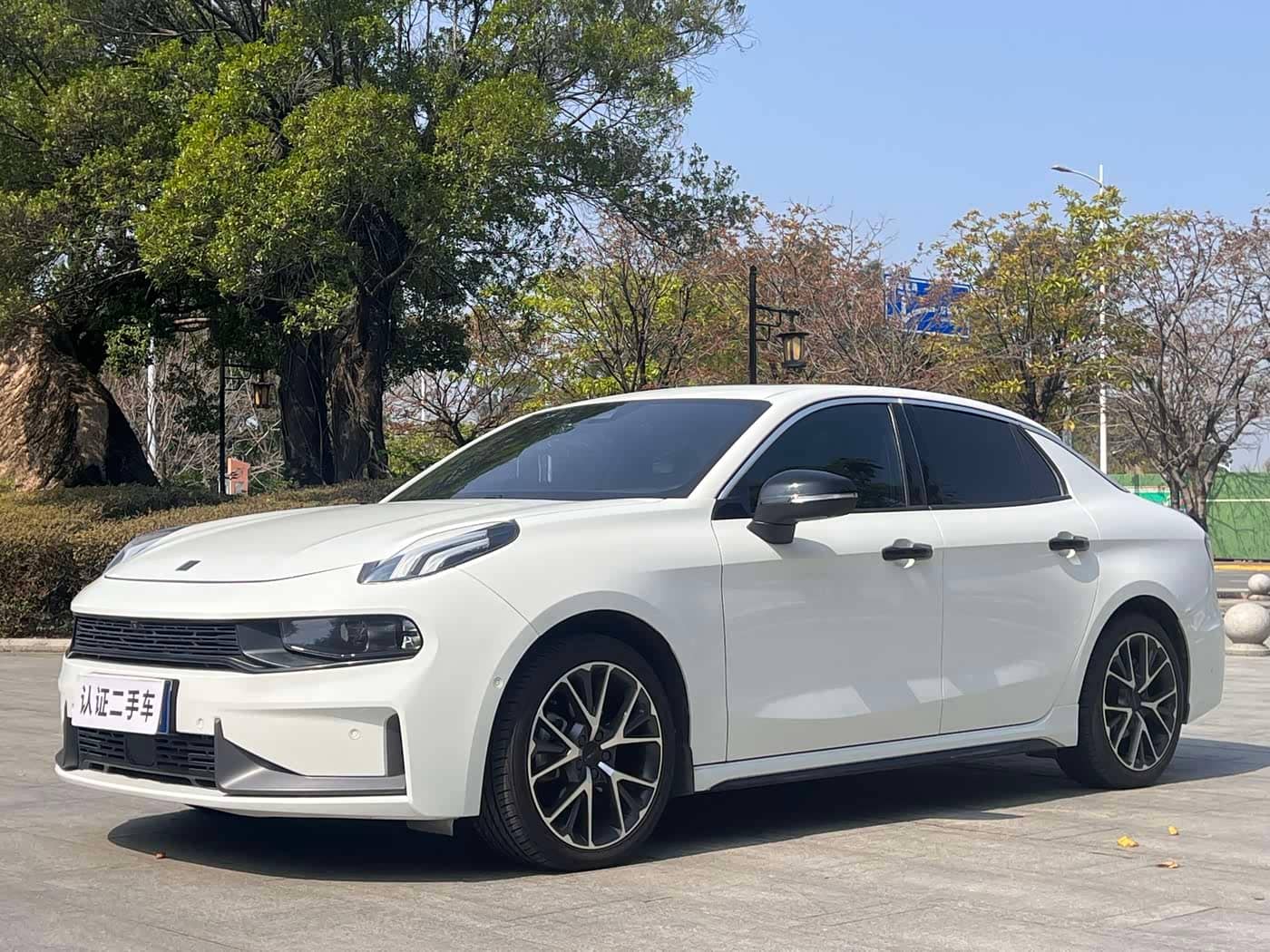 Lynk & Co 03
