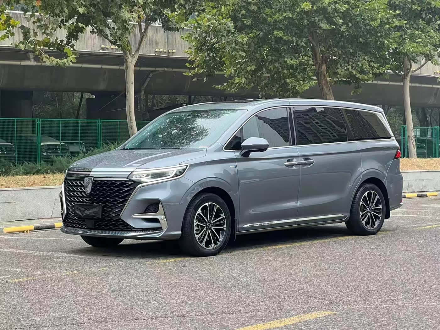 Roewe iMAX8