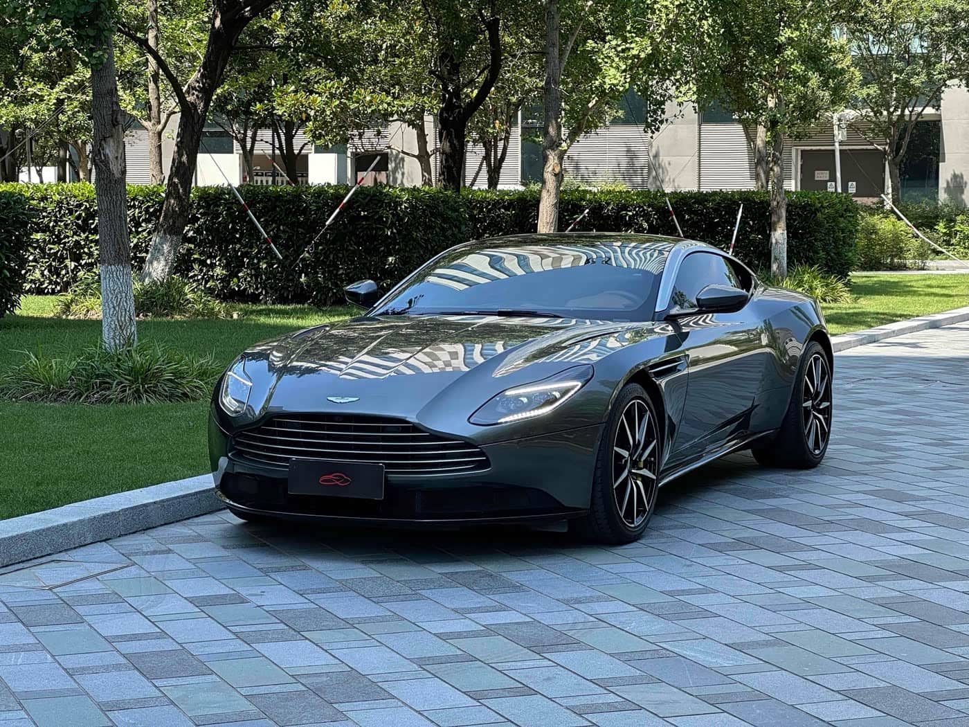 Aston Martin DB11