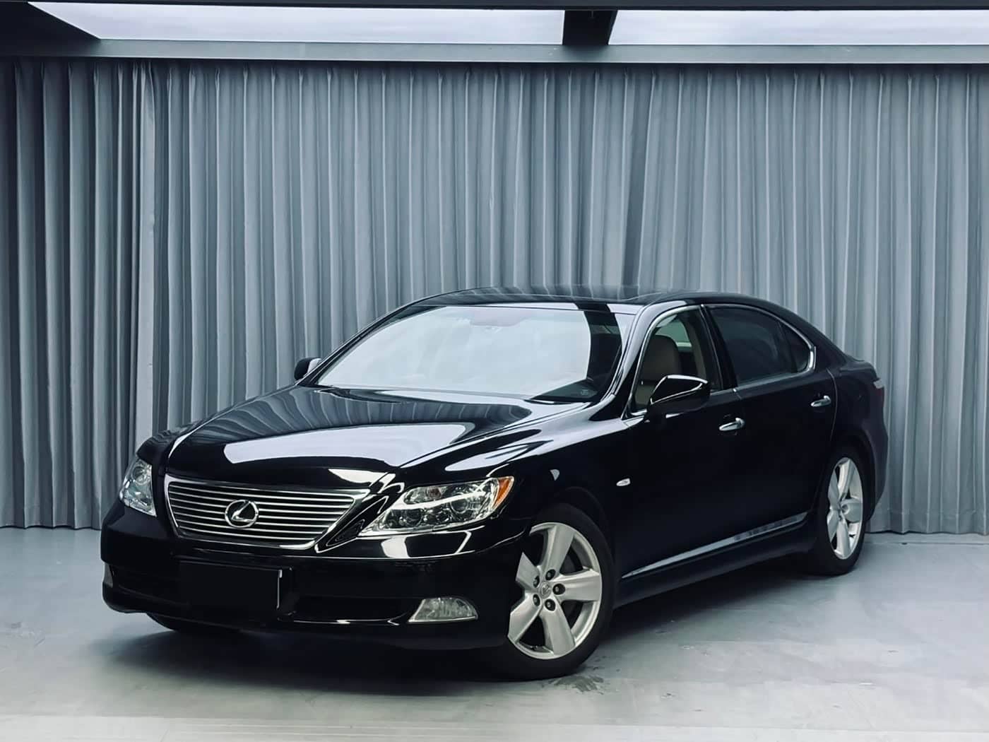 Lexus LS