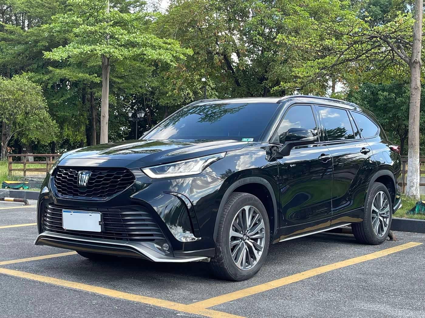 Toyota Crown Kluger