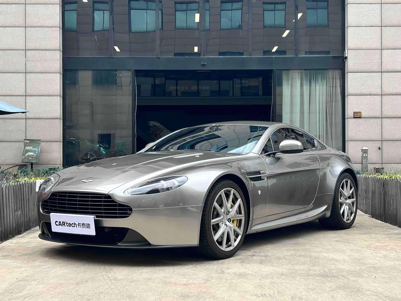 Aston Martin V8 Vantage