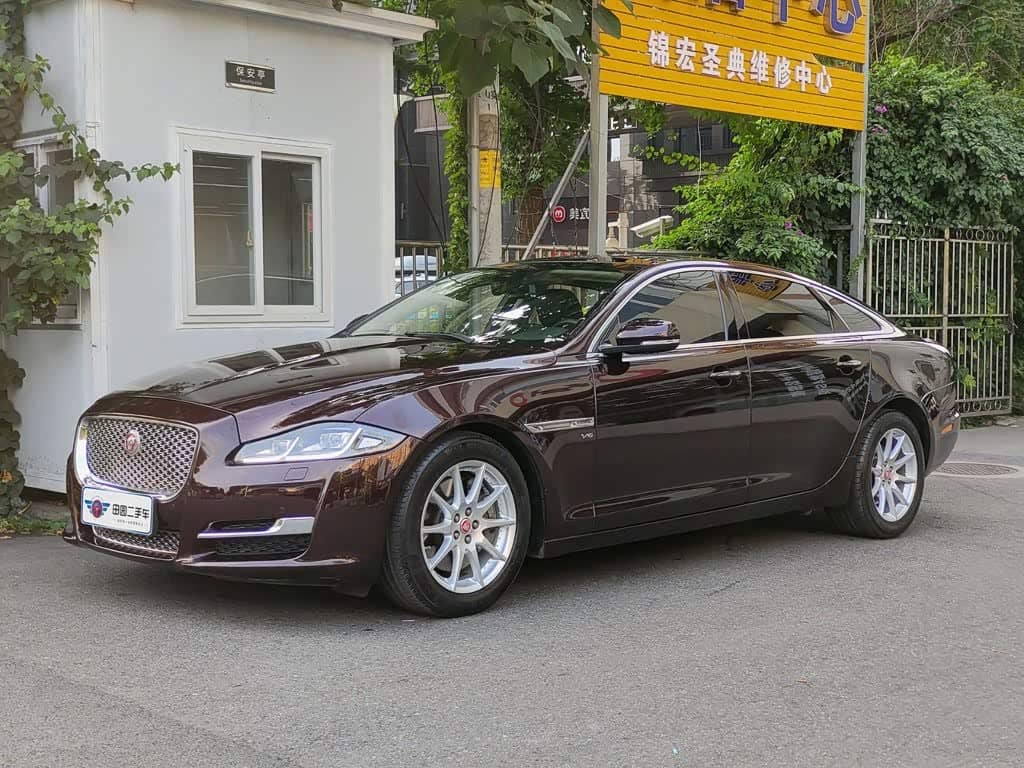 Jaguar XJ