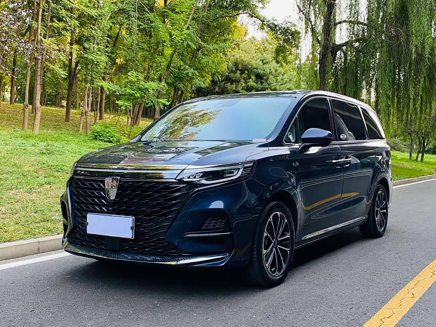 Roewe iMAX8