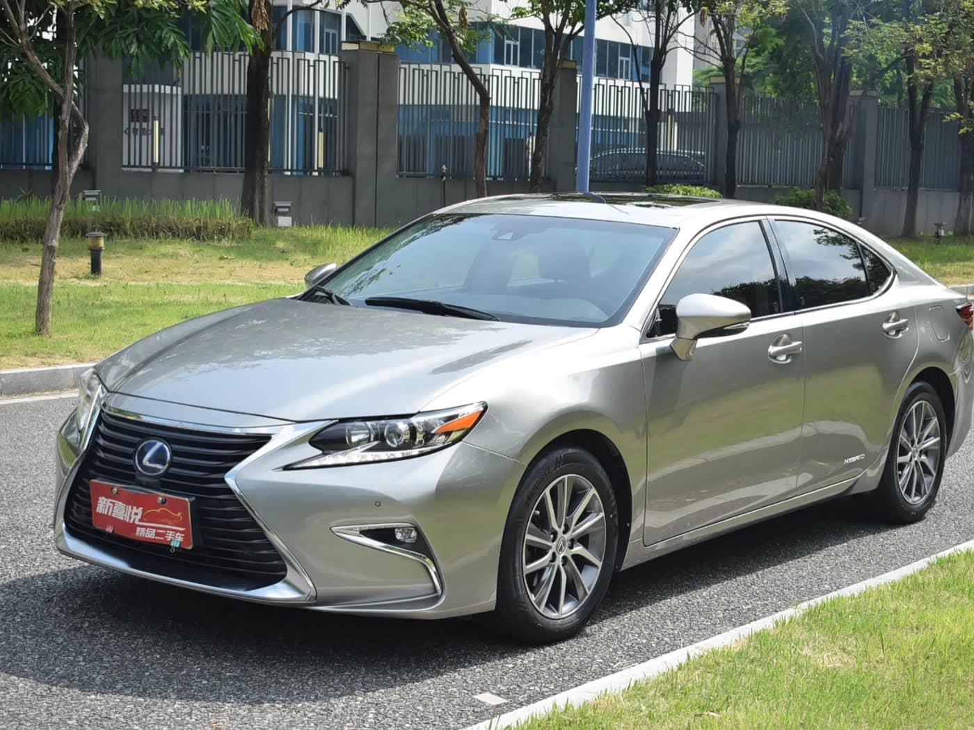 Lexus ES