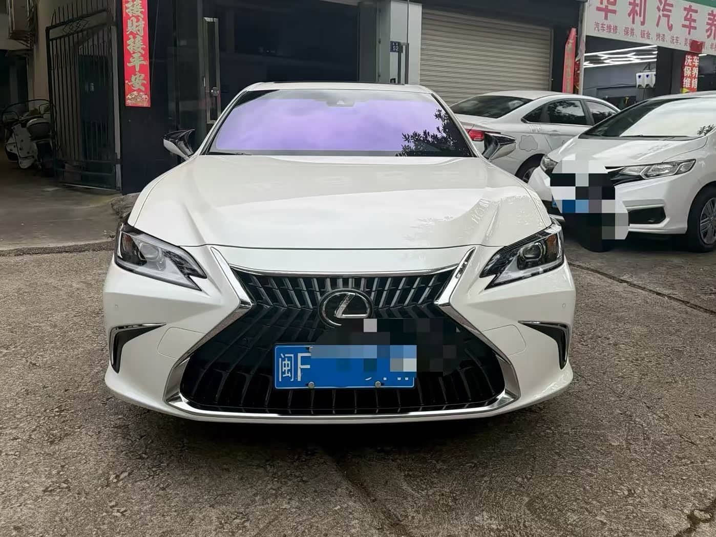 Lexus ES