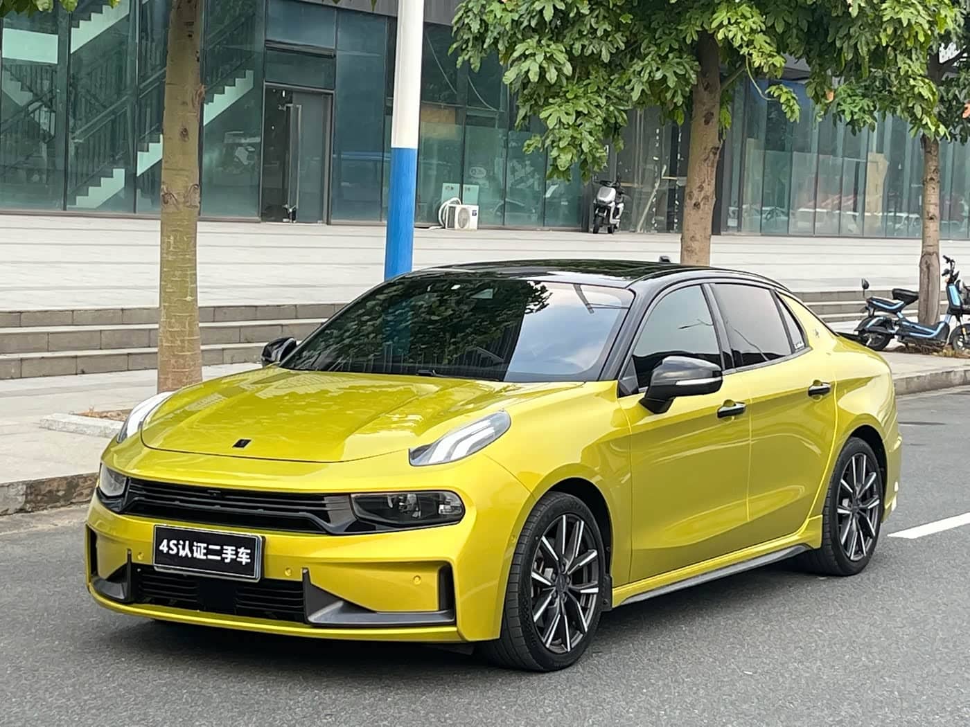 Lynk & Co 03