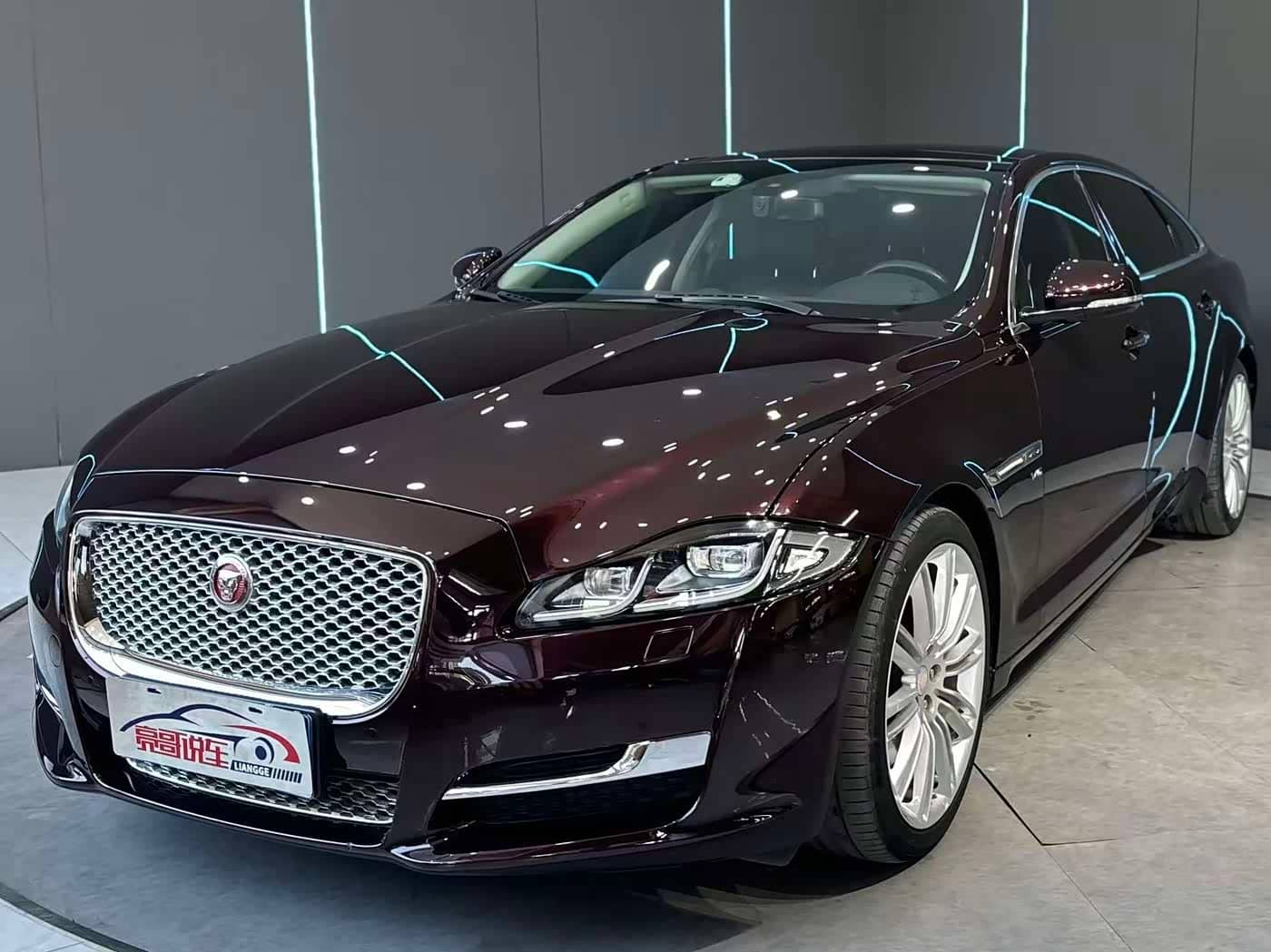 Jaguar XJ