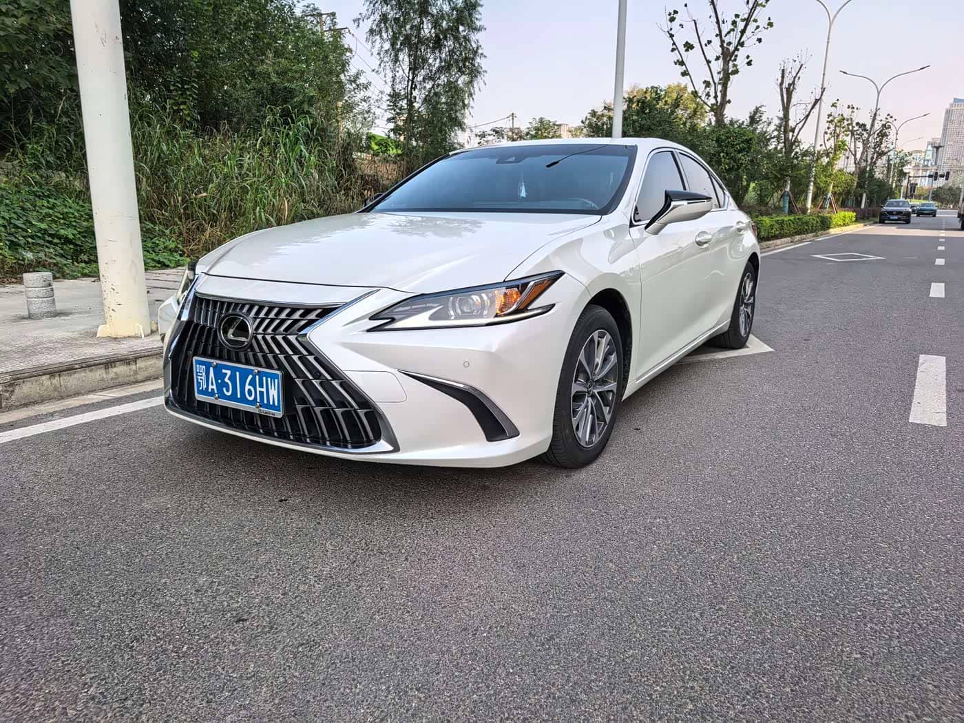Lexus ES