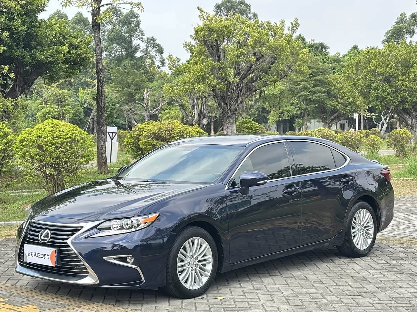 Lexus ES