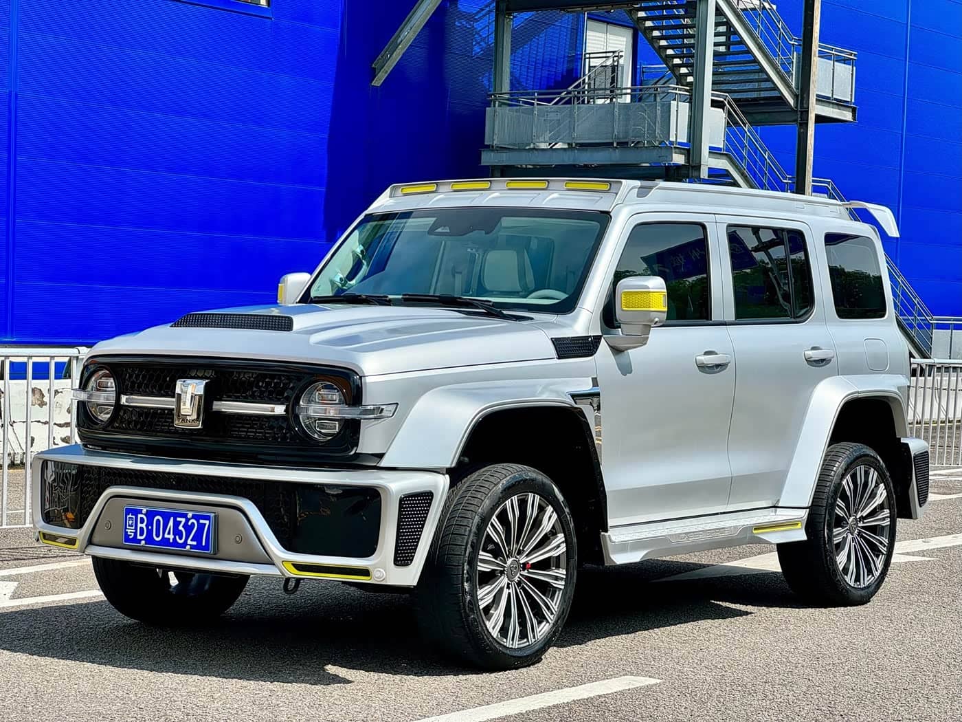 Crossboundary Auto Co-created Tank 300