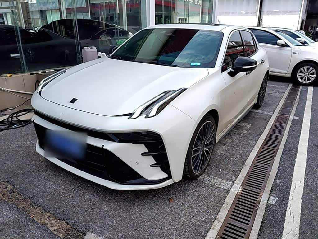 Lynk & Co 03