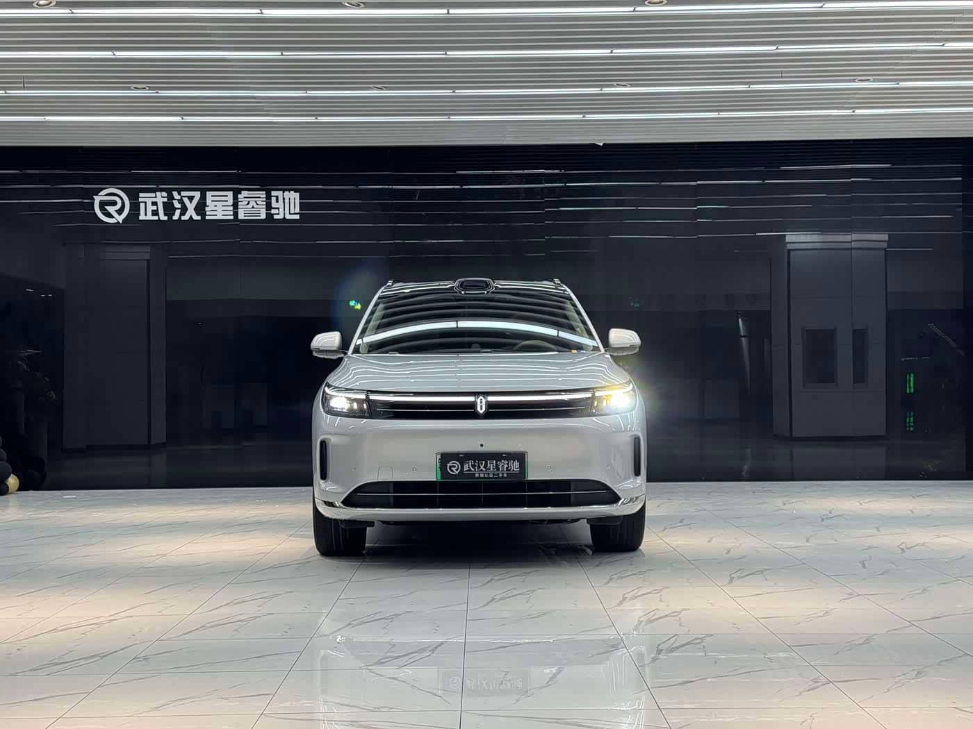 AITO Wenjie AITO M7