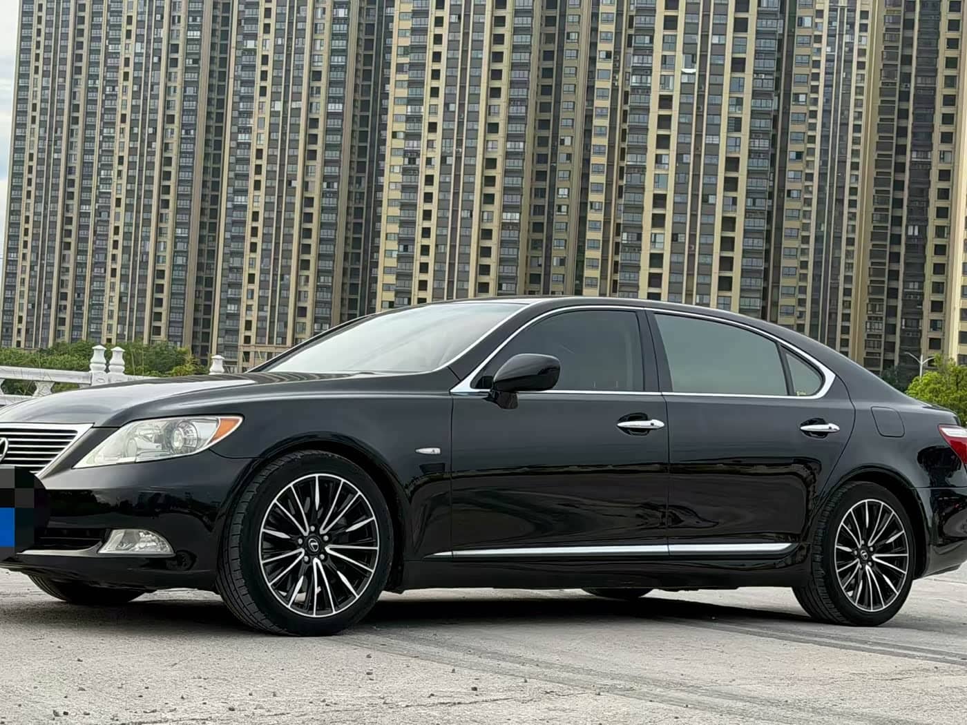 Lexus LS