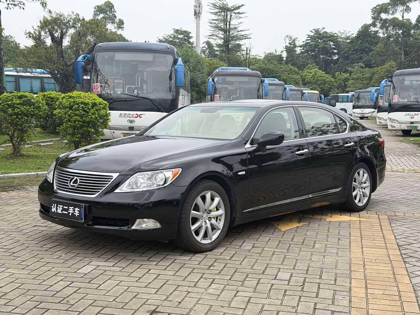 Lexus LS