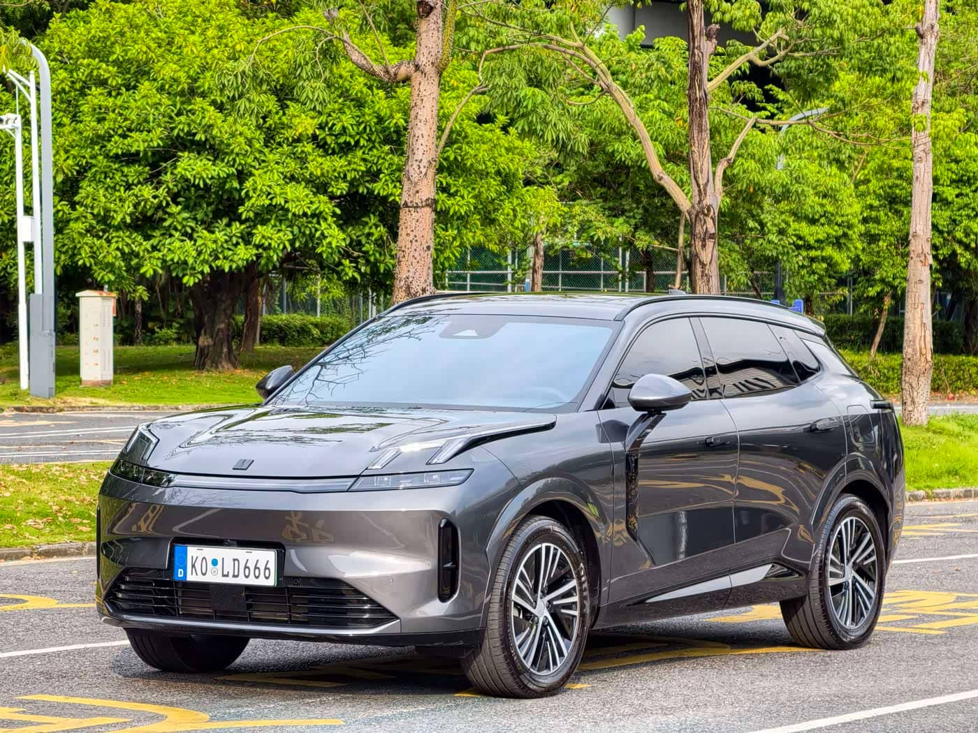 Lynk & Co 08 EM-P