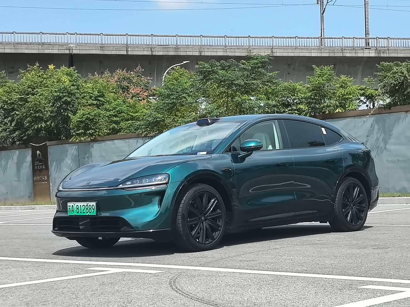 Zhijie Luxeed R7