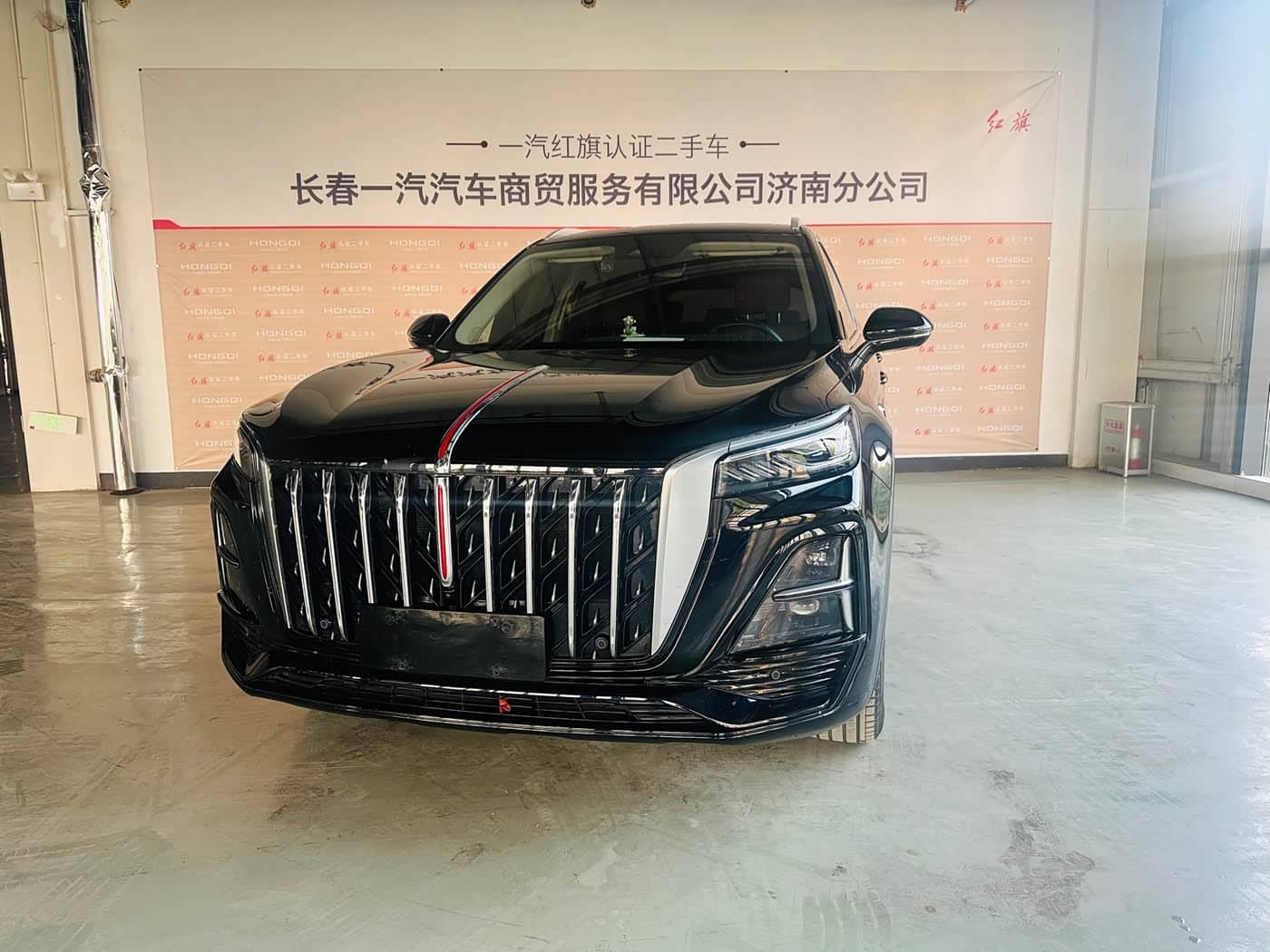 Hongqi HS5