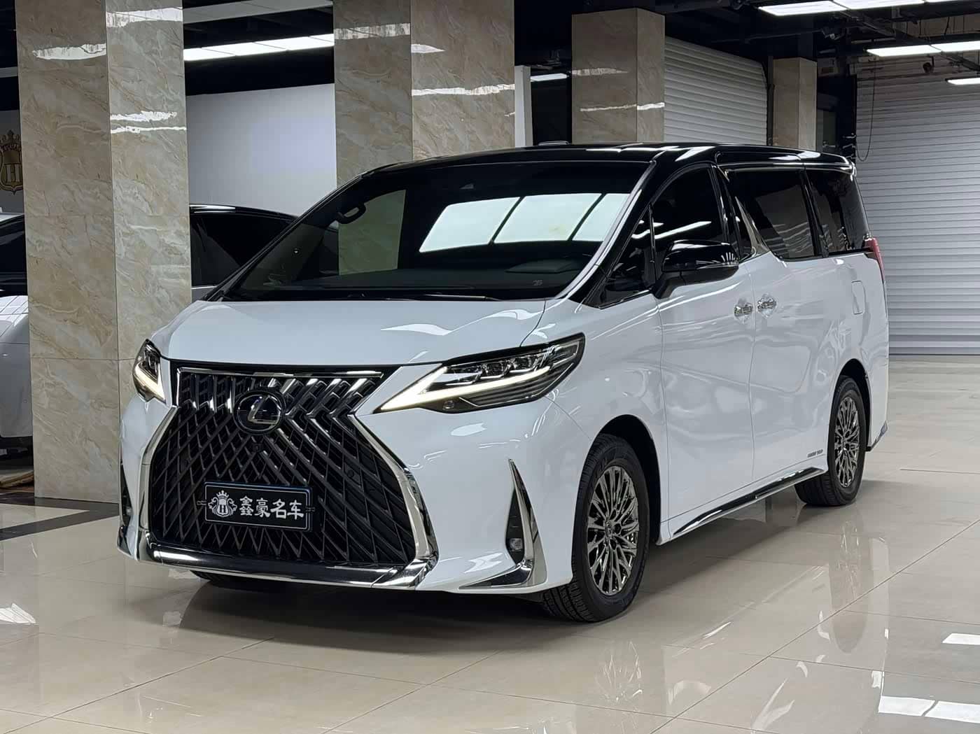 Lexus LM