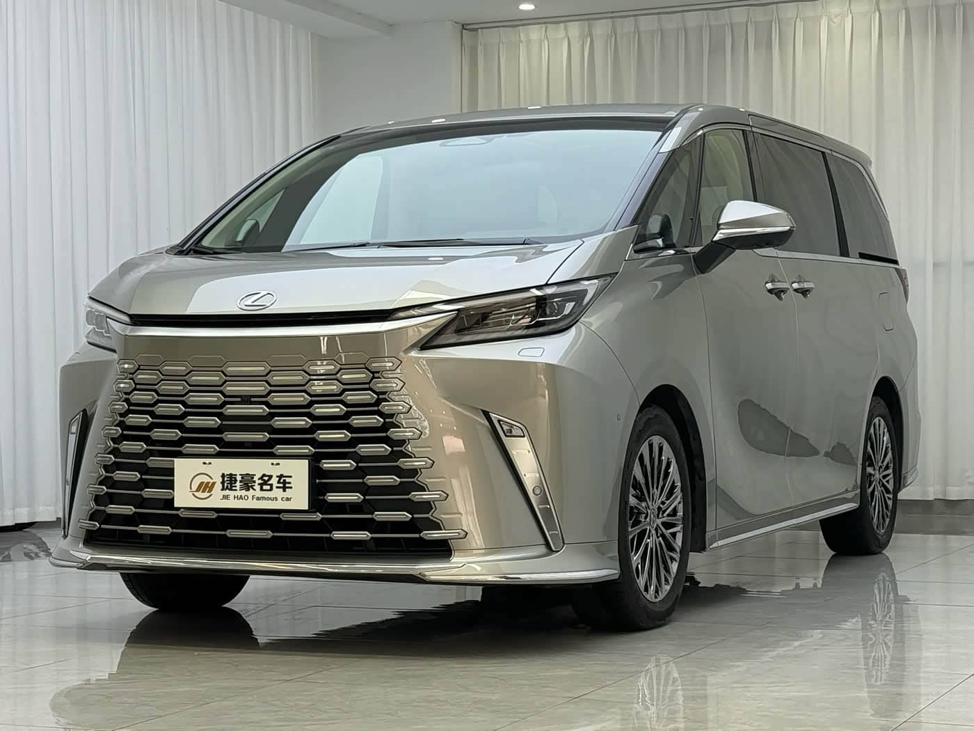Lexus LM