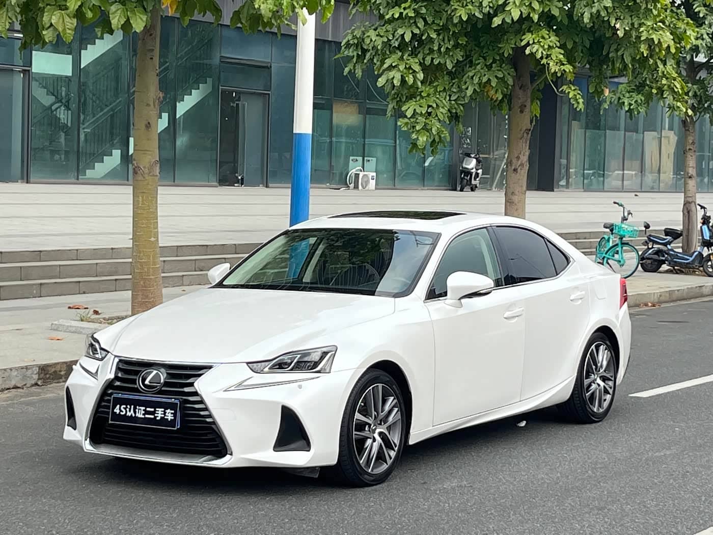 Lexus IS