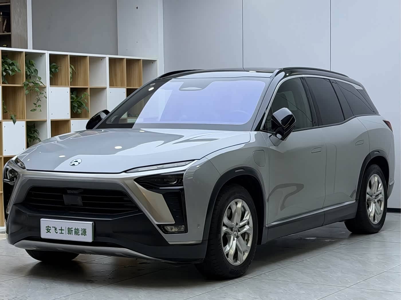 NIO ES8