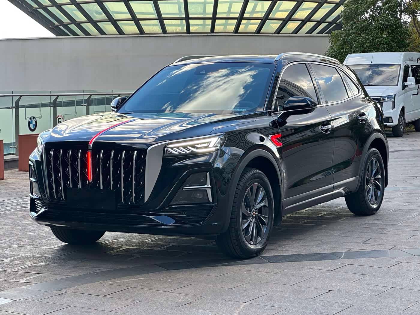 Hongqi HS5