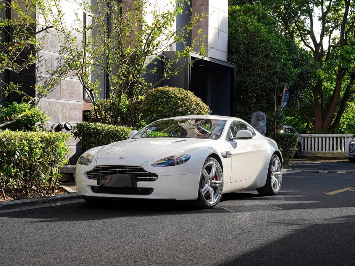 Aston Martin V8 Vantage