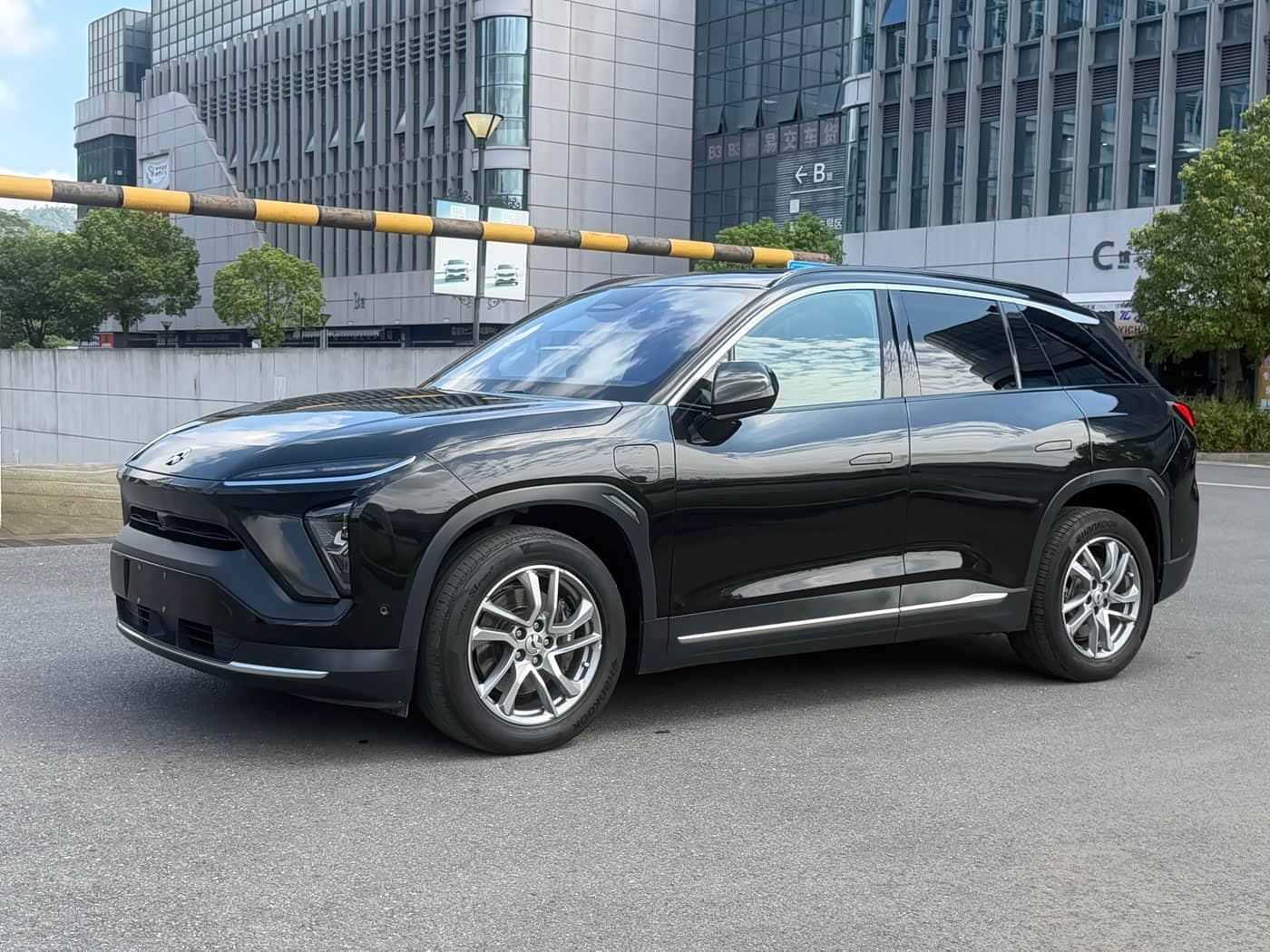 NIO ES6