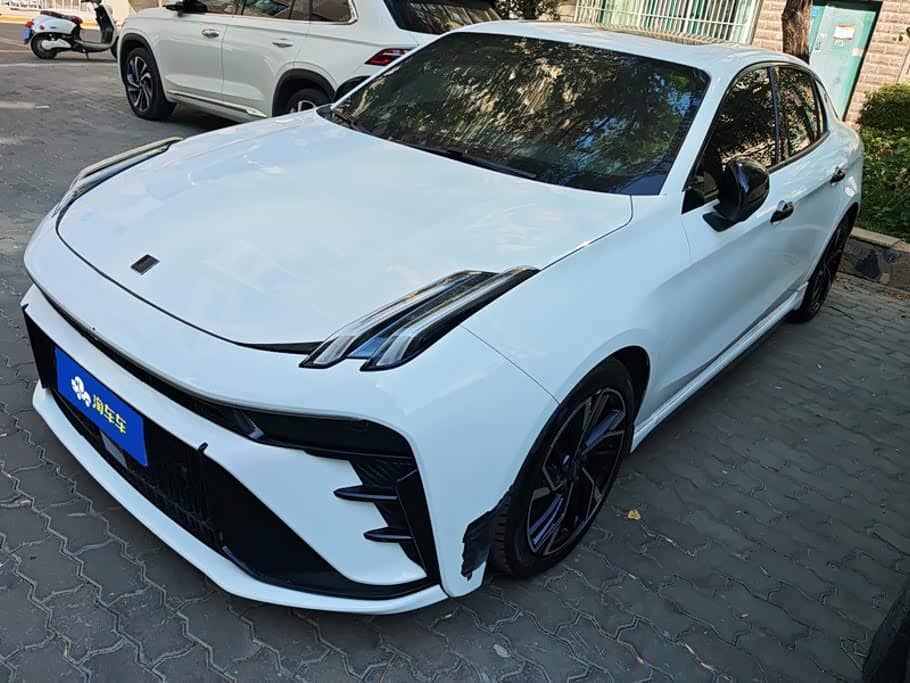 Lynk & Co 03