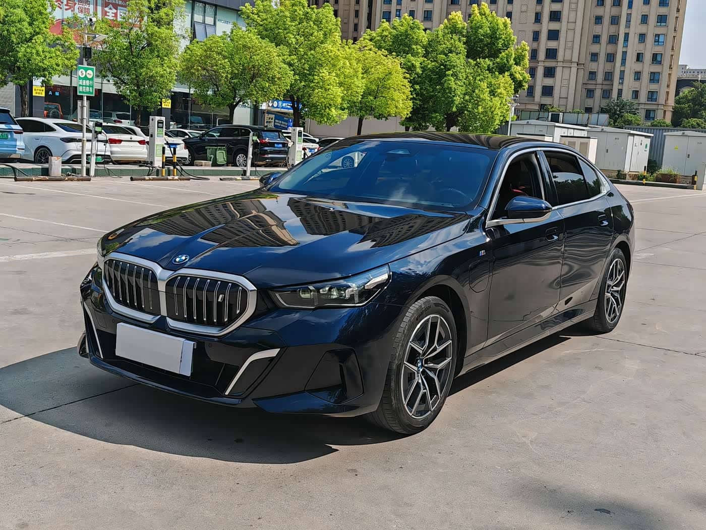 BMW i5