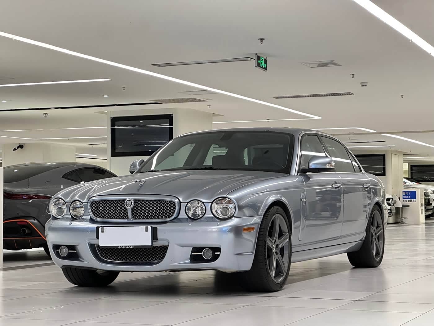 Jaguar XJ