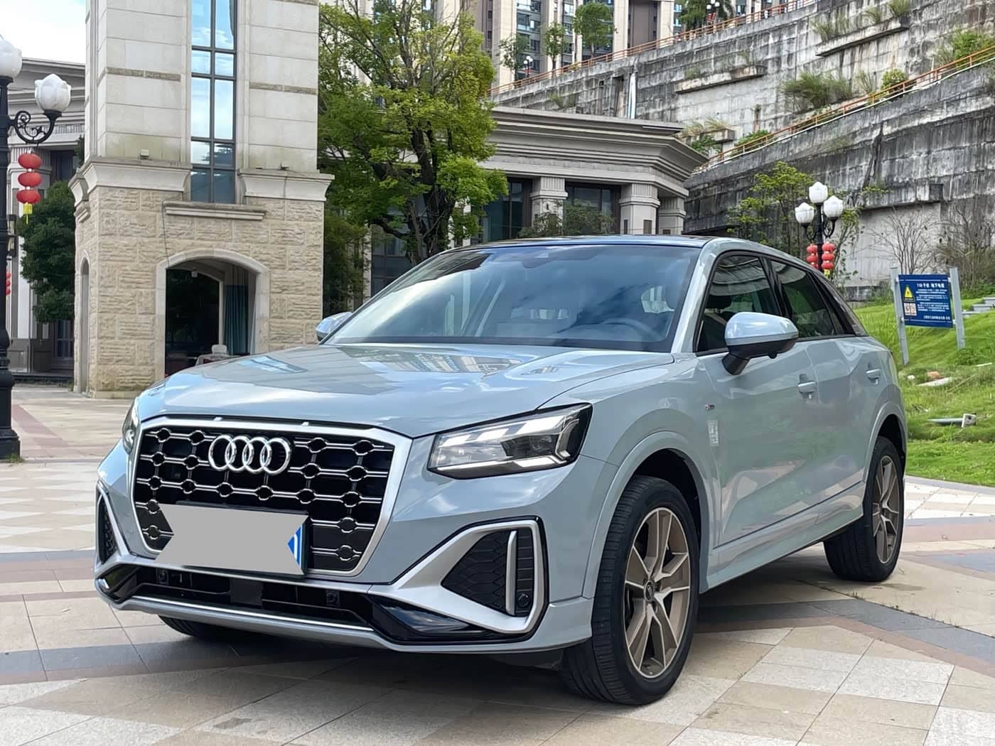 Audi Q2L