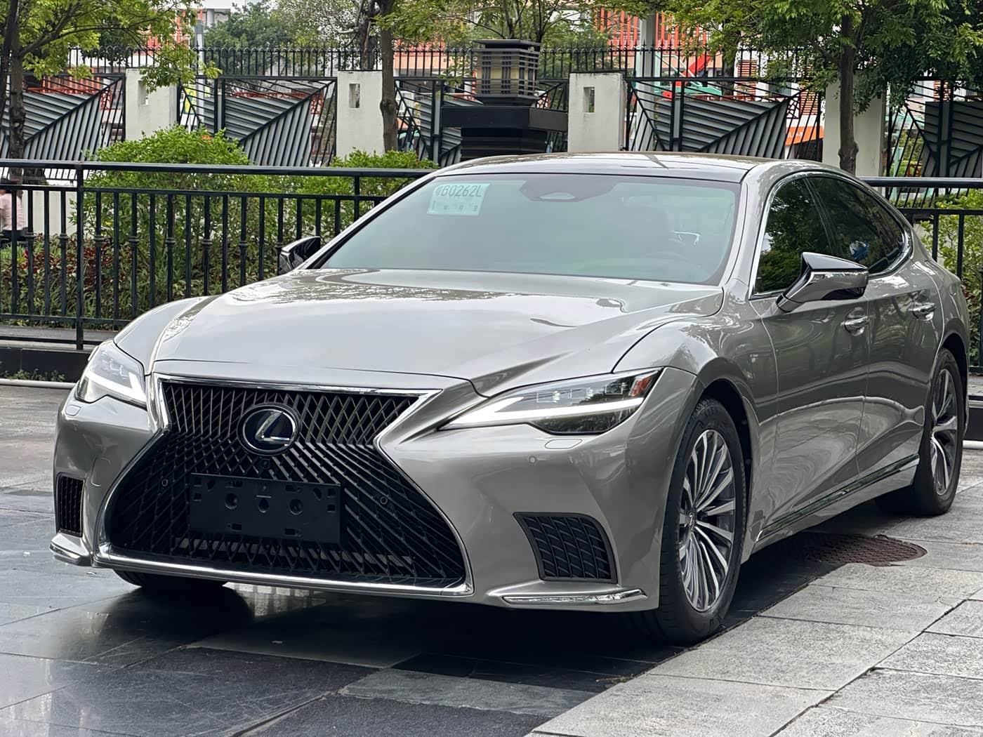 Lexus LS