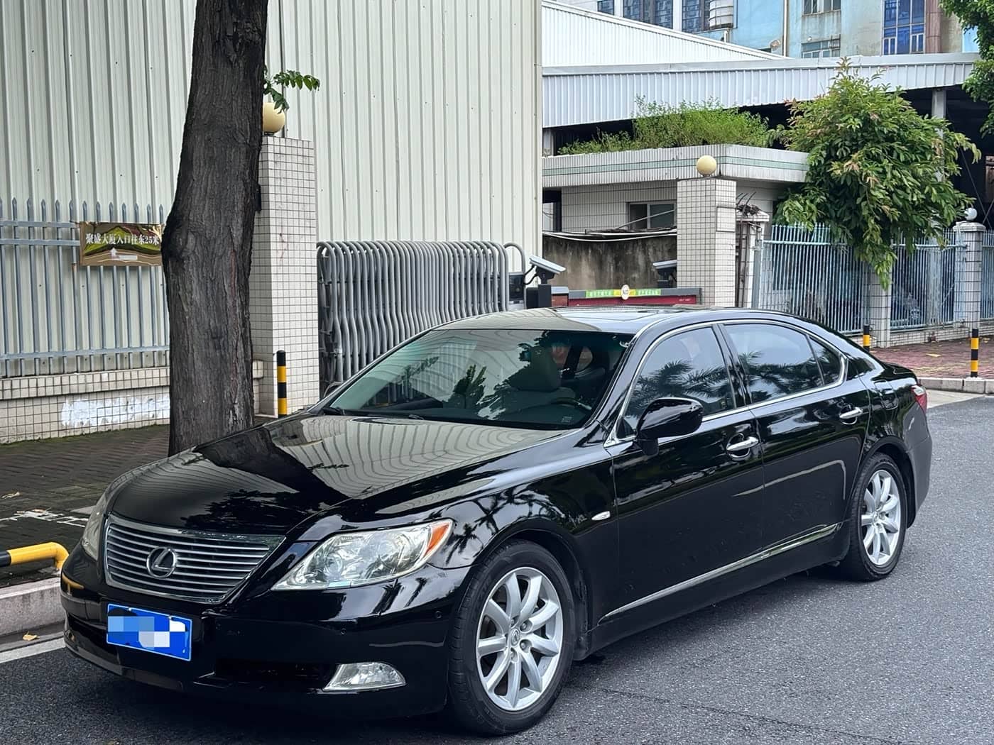 Lexus LS