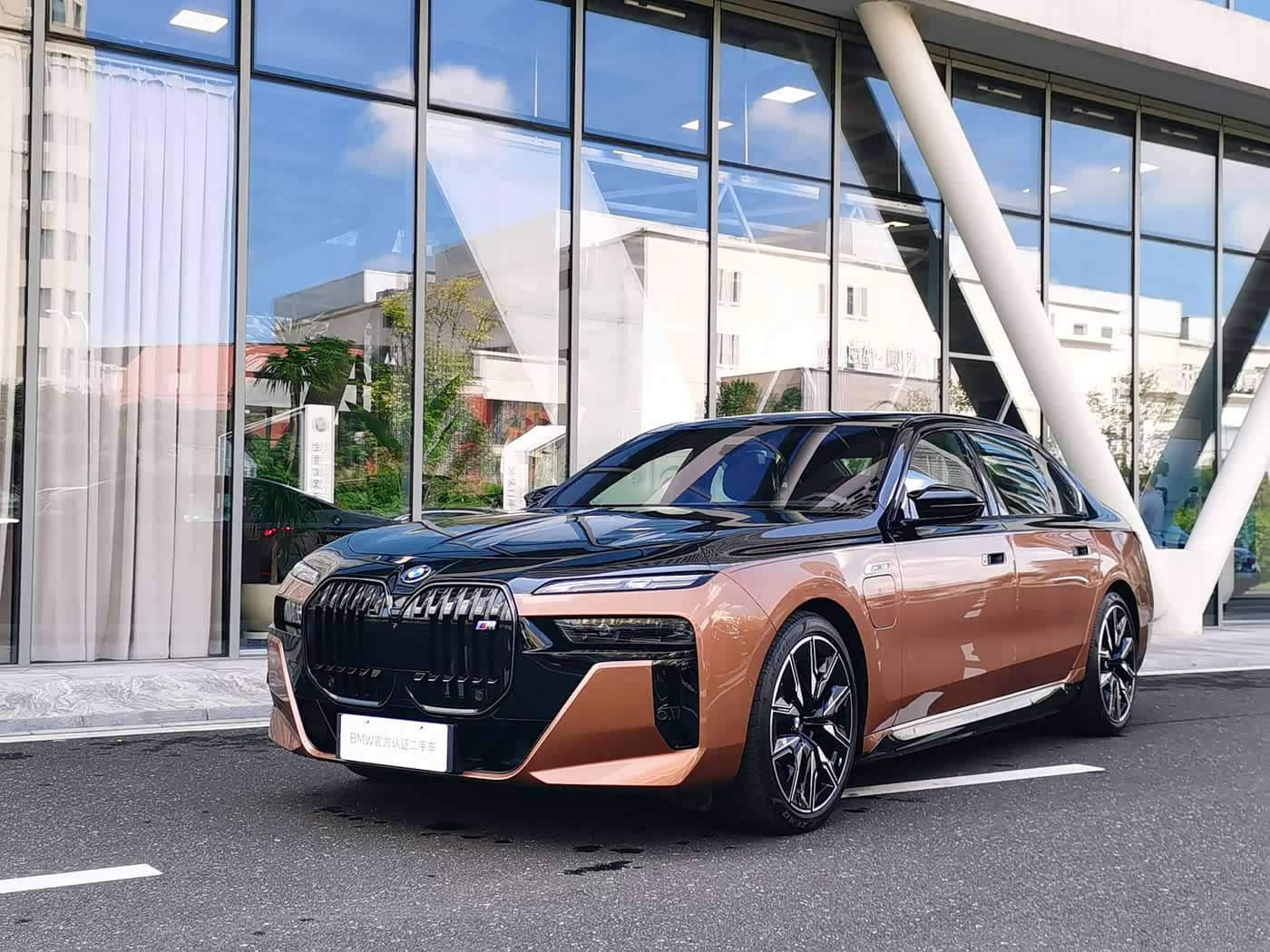 BMW i7 M70L