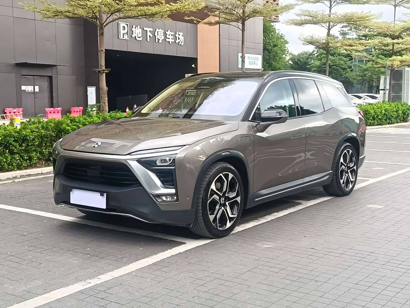 NIO ES8