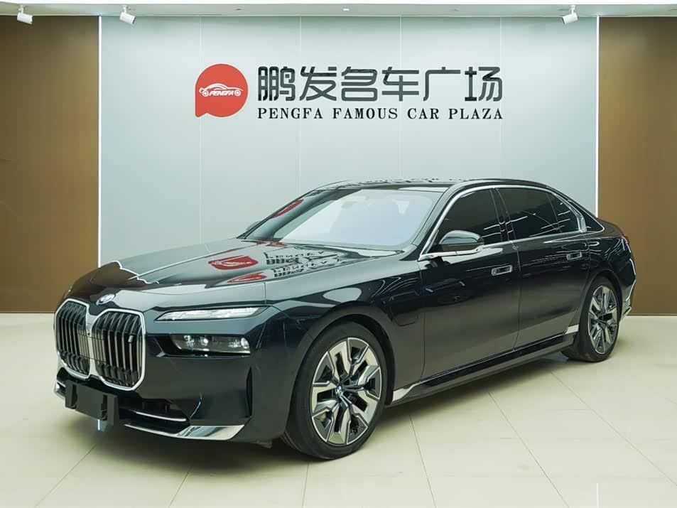 BMW i7