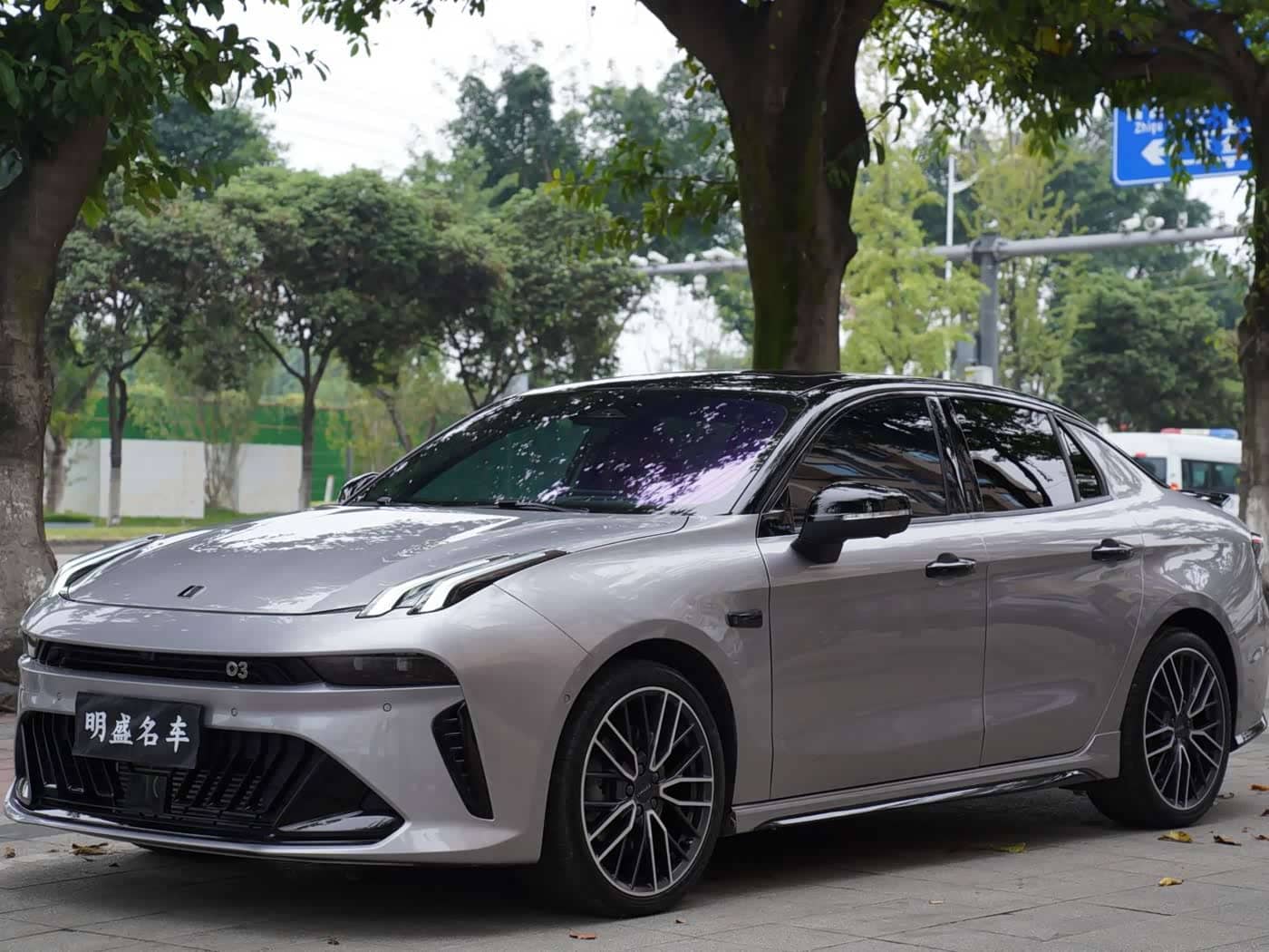 Lynk & Co 03