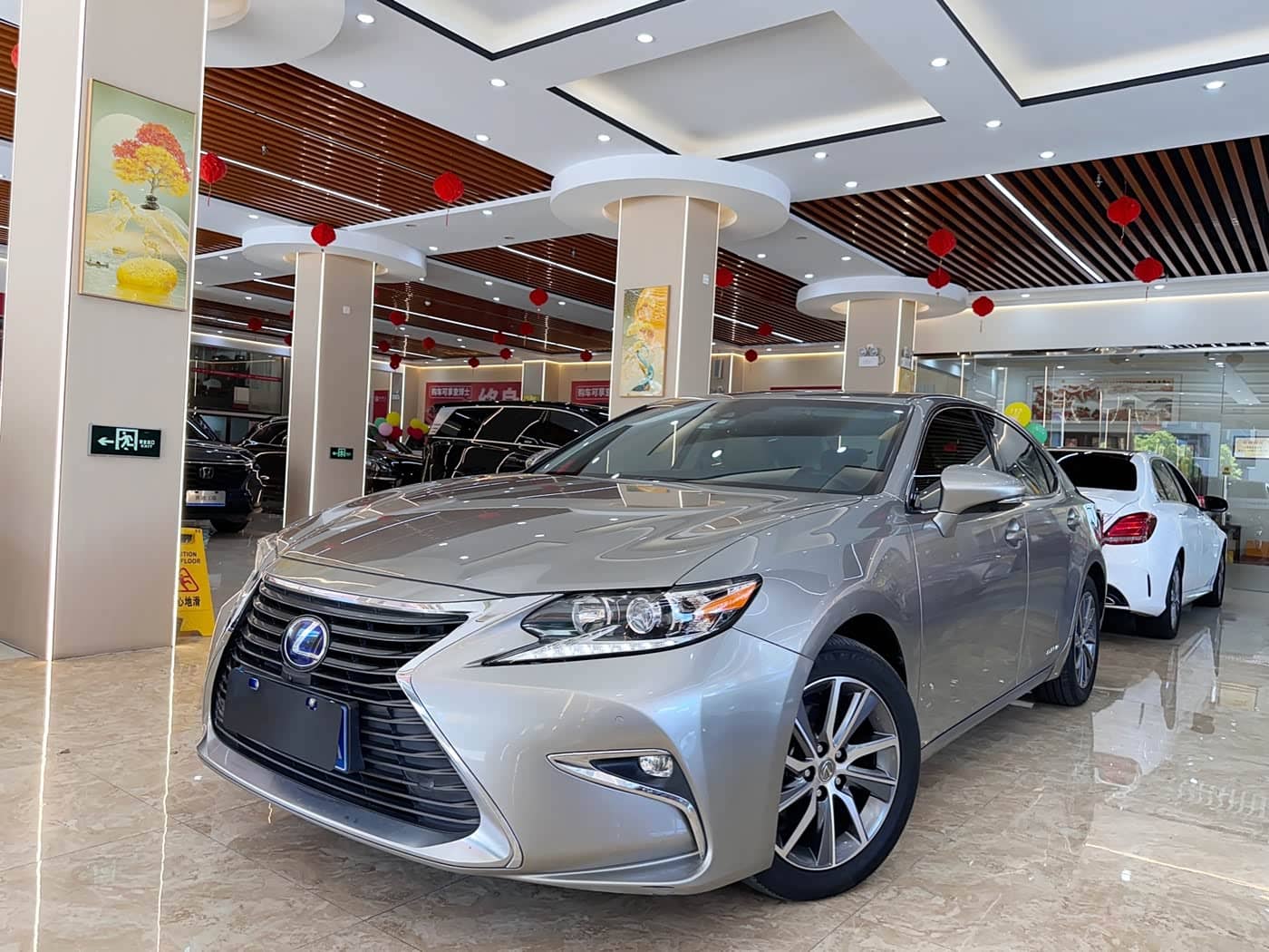 Lexus ES