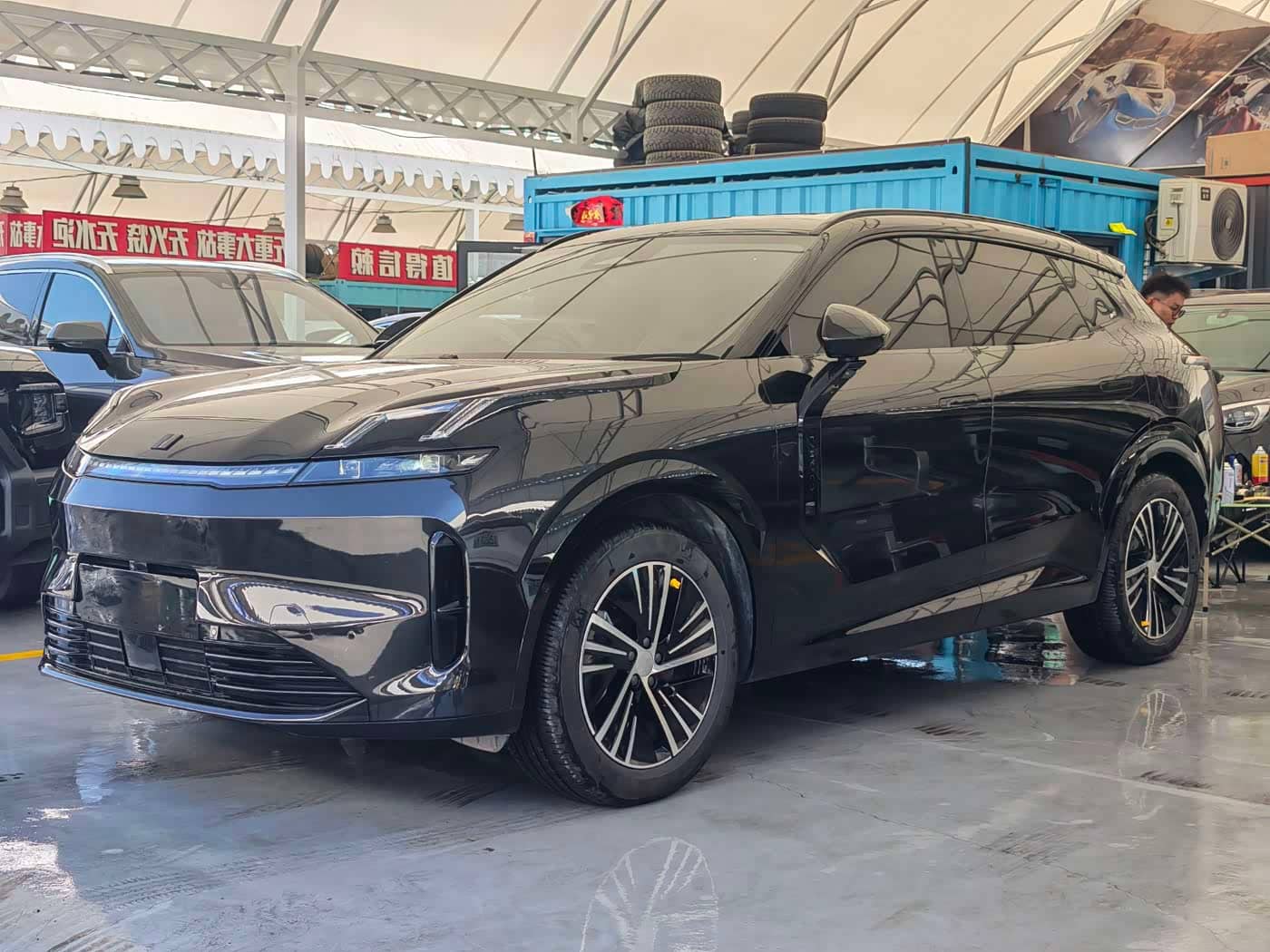 Lynk & Co 08 EM-P