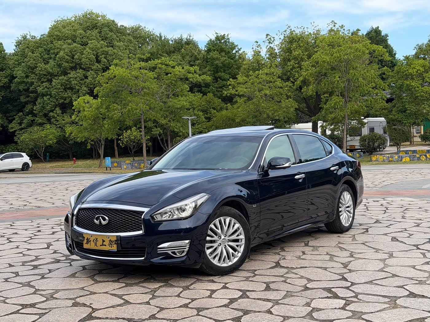 Infiniti Q70