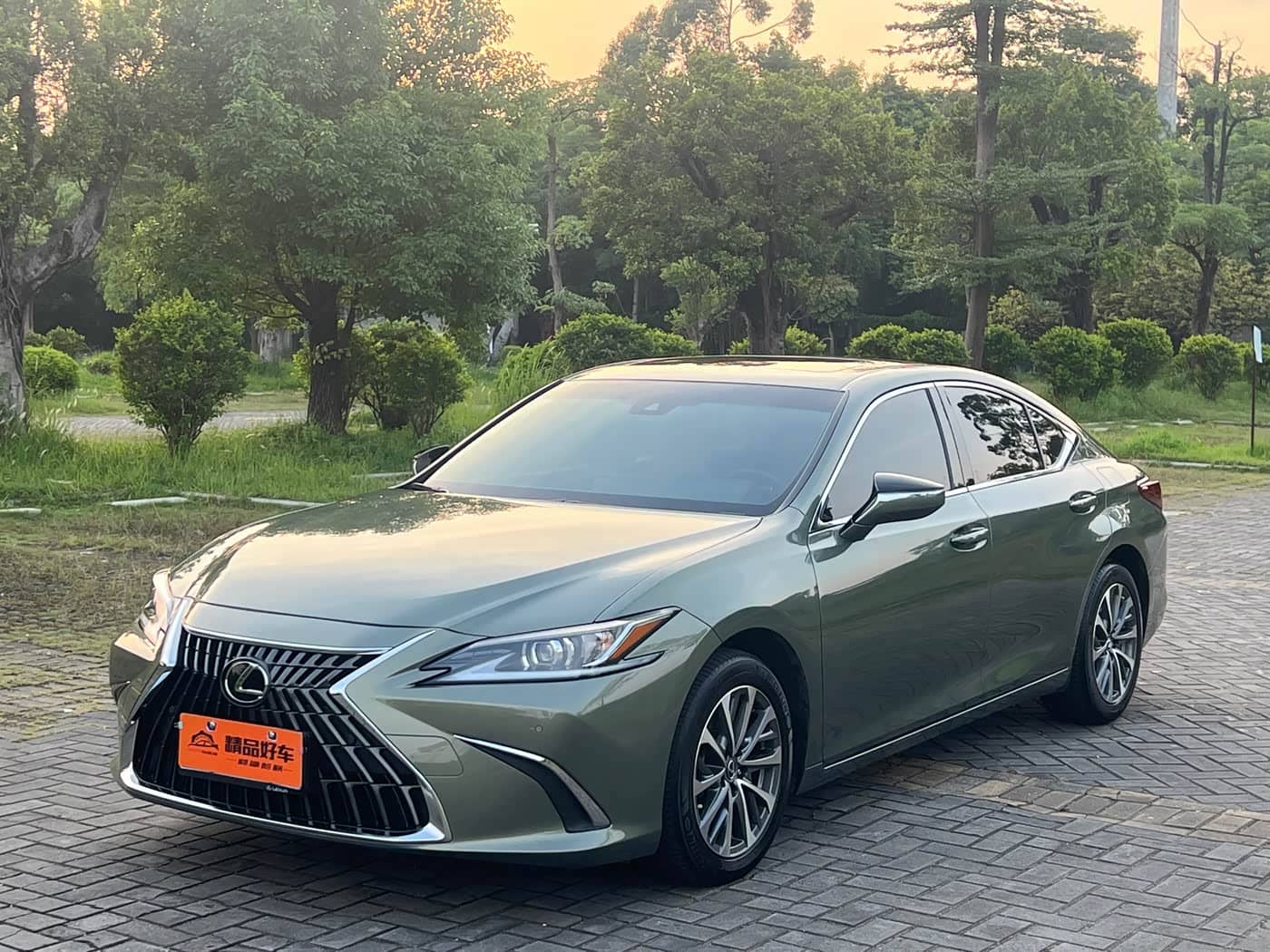 Lexus ES