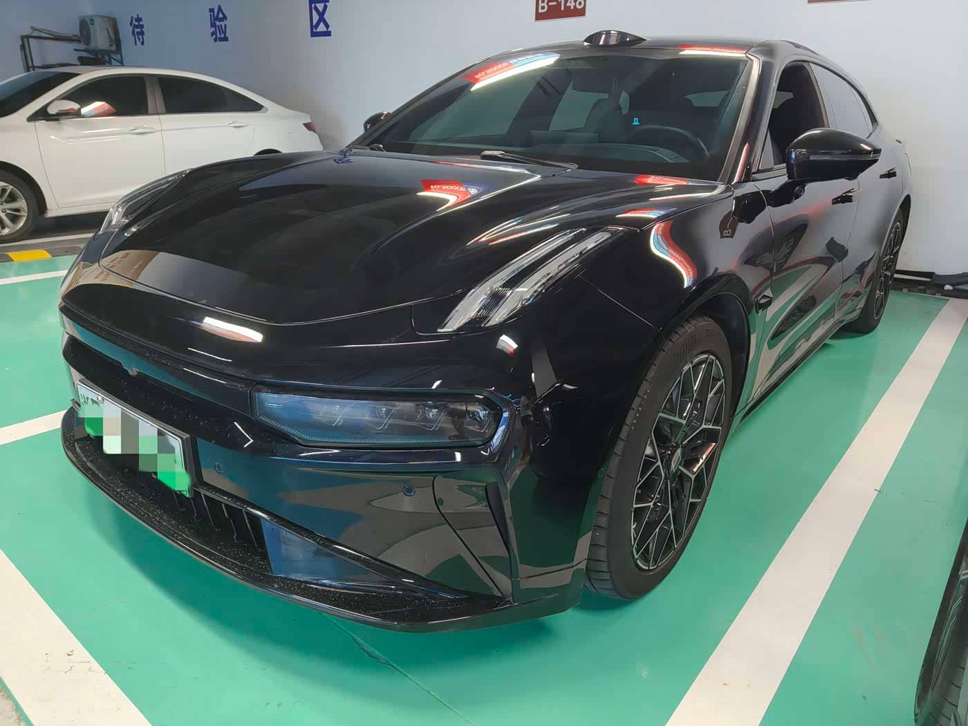 ZEEKR 001