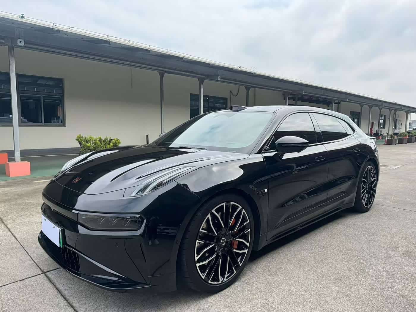 ZEEKR 001