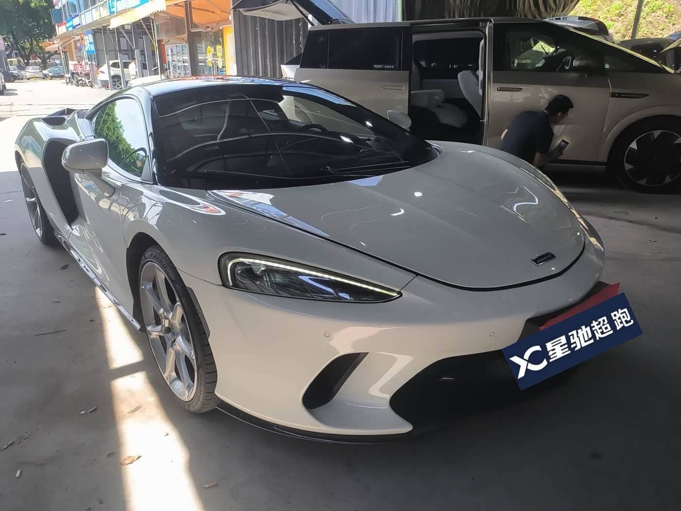 McLaren GT
