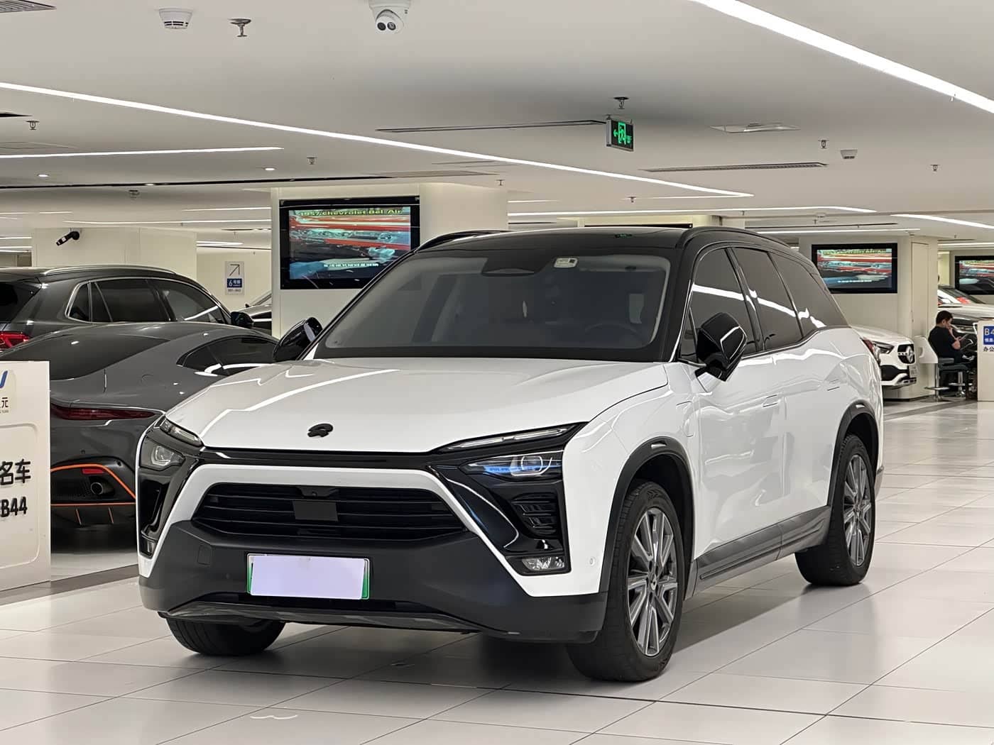 NIO ES8