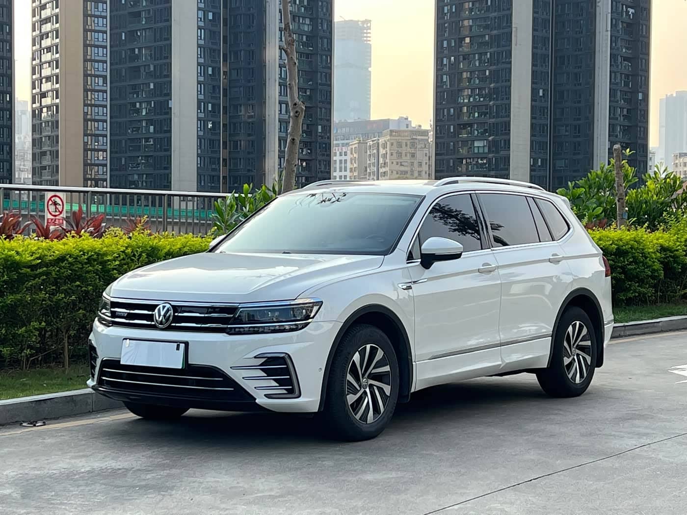 Volkswagen Tiguan L PHEV