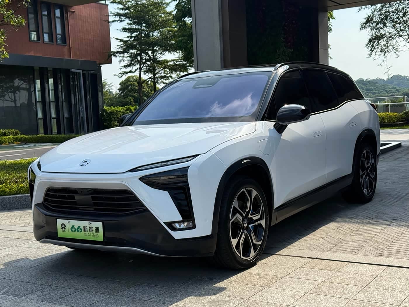 NIO ES8