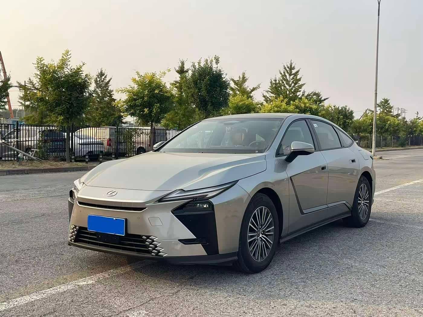 Lexus ES